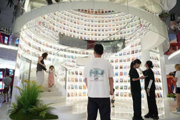 民银证券 商场开出国家地理展国内首个文旅IP主题奥莱前湾开业