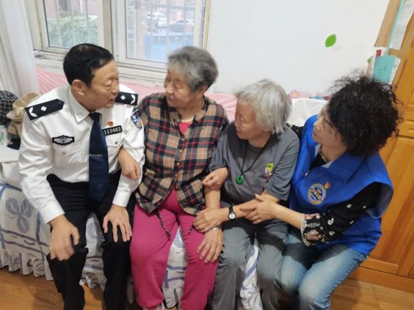 金诚无忧 岛城警事|48把钥匙的中秋守护：民警马怀龙温暖80个家庭